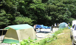 ��ۂ悭�e���g�𒣂�g�ݗ��ĂĂ䂭