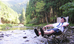 �R�ǐ�̏㗬���琁���Ă��镗�͂ƂĂ����₩