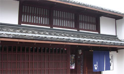 �k���X���̏h�E����