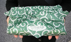 ���D�������铂���͗l�̃p�b�P�[�W