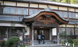 �����S�Q�N�Ɍ��z���ꂽ���E�ߍ]�������[�X�z�X�e��